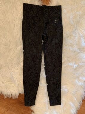 Gymshark Adapt Animal Seamless Scrunch Butt Medium Black Gray Activewear Yoga